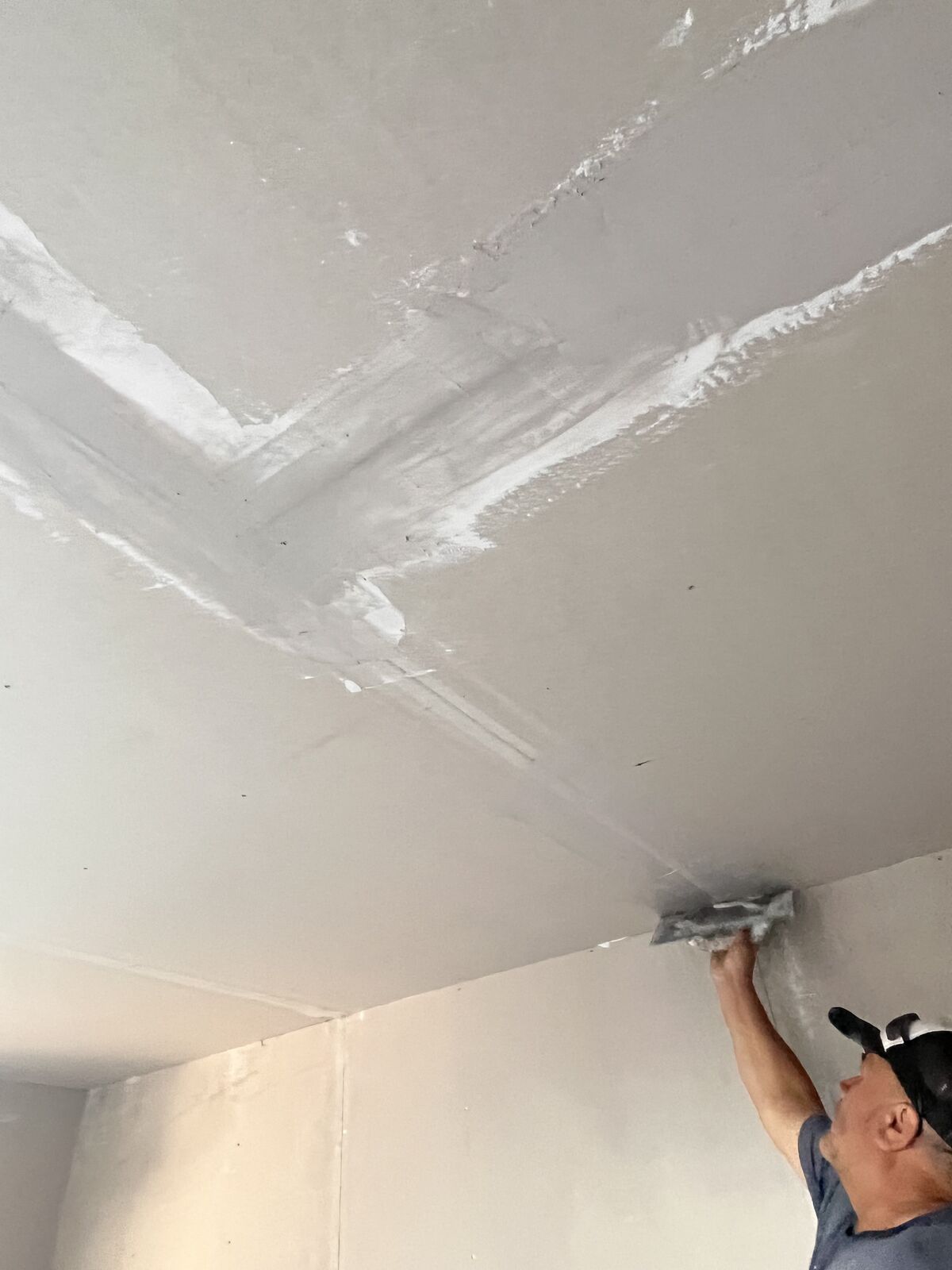 Empaste de cielo durante la ejecución — Ampliación de cocina y living, Villa Bicentenario, Talca